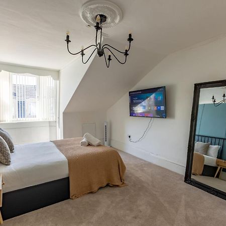 Spacious 3 Bedroom Home In Glasgow - Free Parking Екстер'єр фото