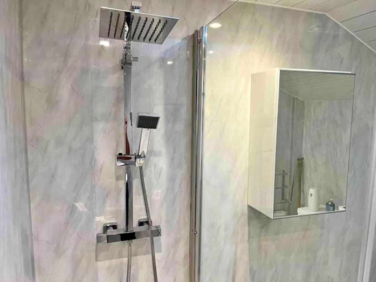 Spacious 3 Bedroom Home In Glasgow - Free Parking Екстер'єр фото