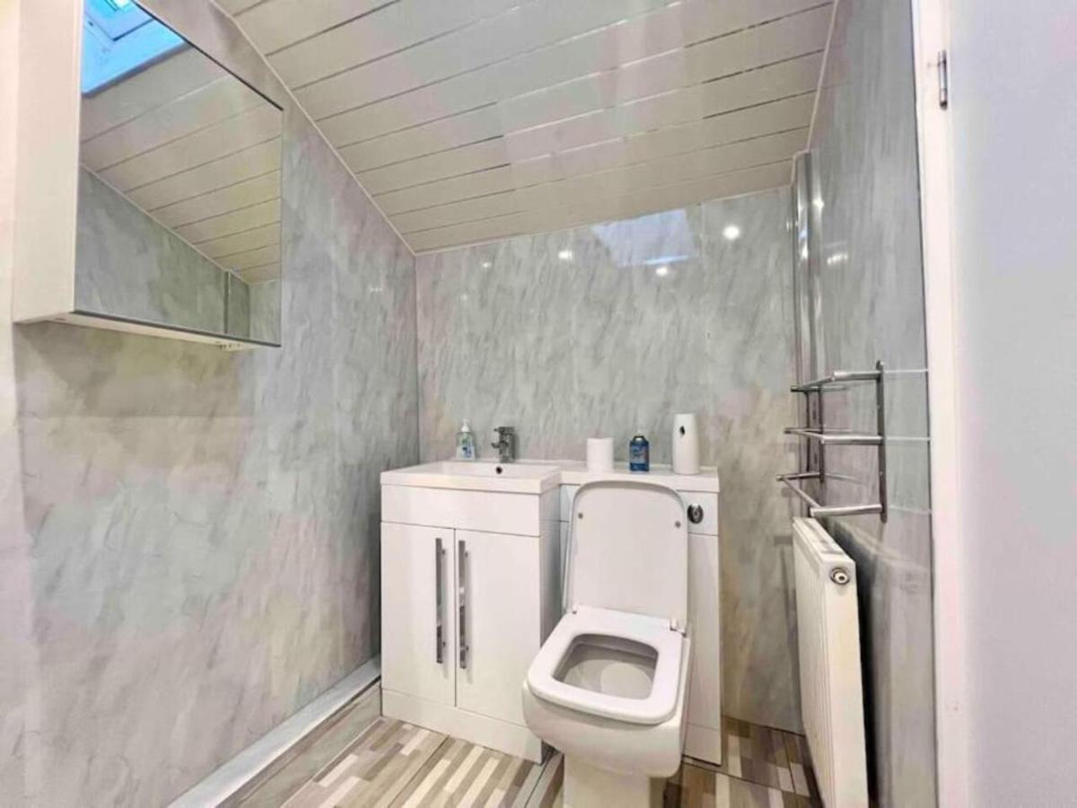 Spacious 3 Bedroom Home In Glasgow - Free Parking Екстер'єр фото