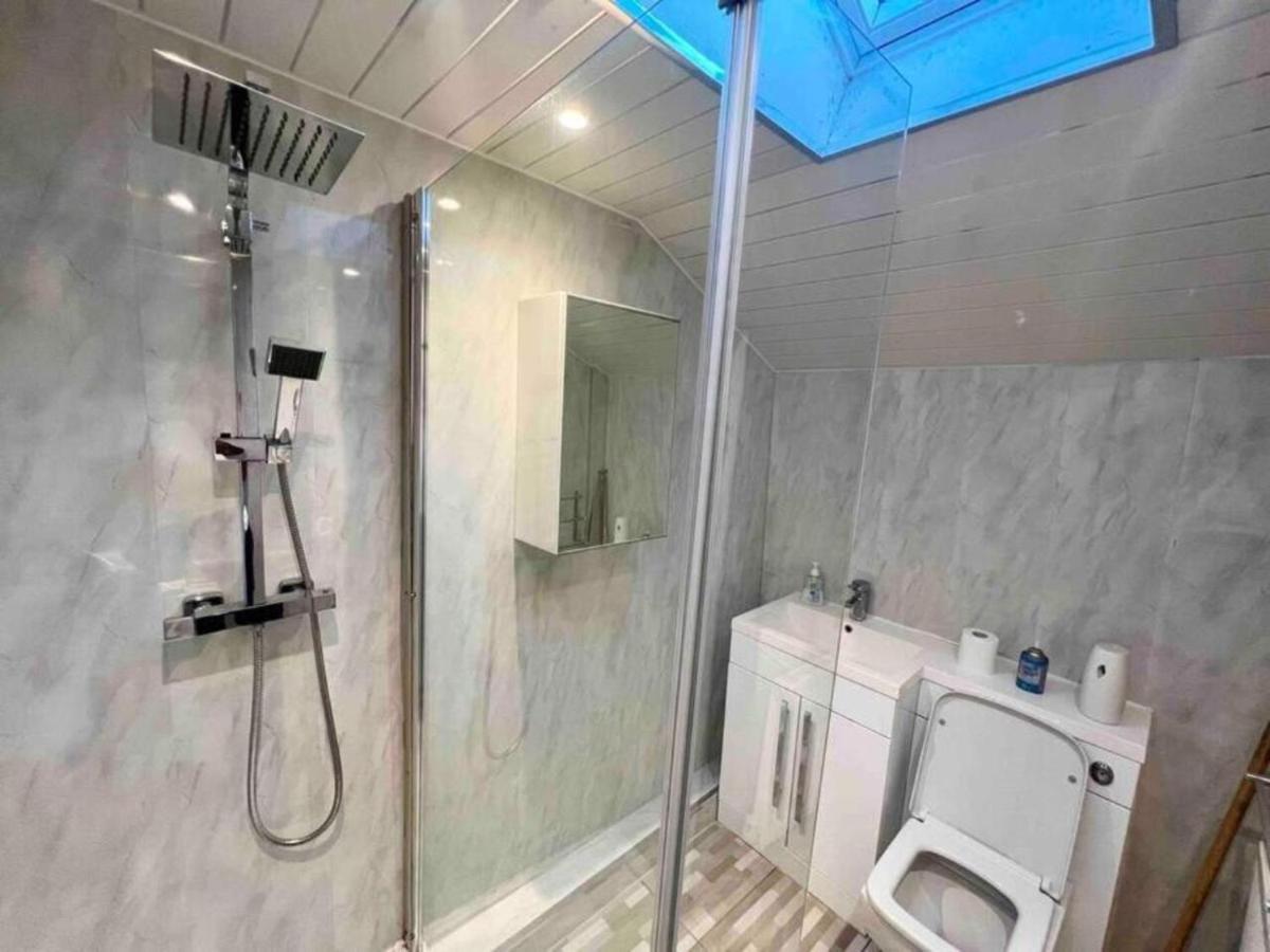 Spacious 3 Bedroom Home In Glasgow - Free Parking Екстер'єр фото