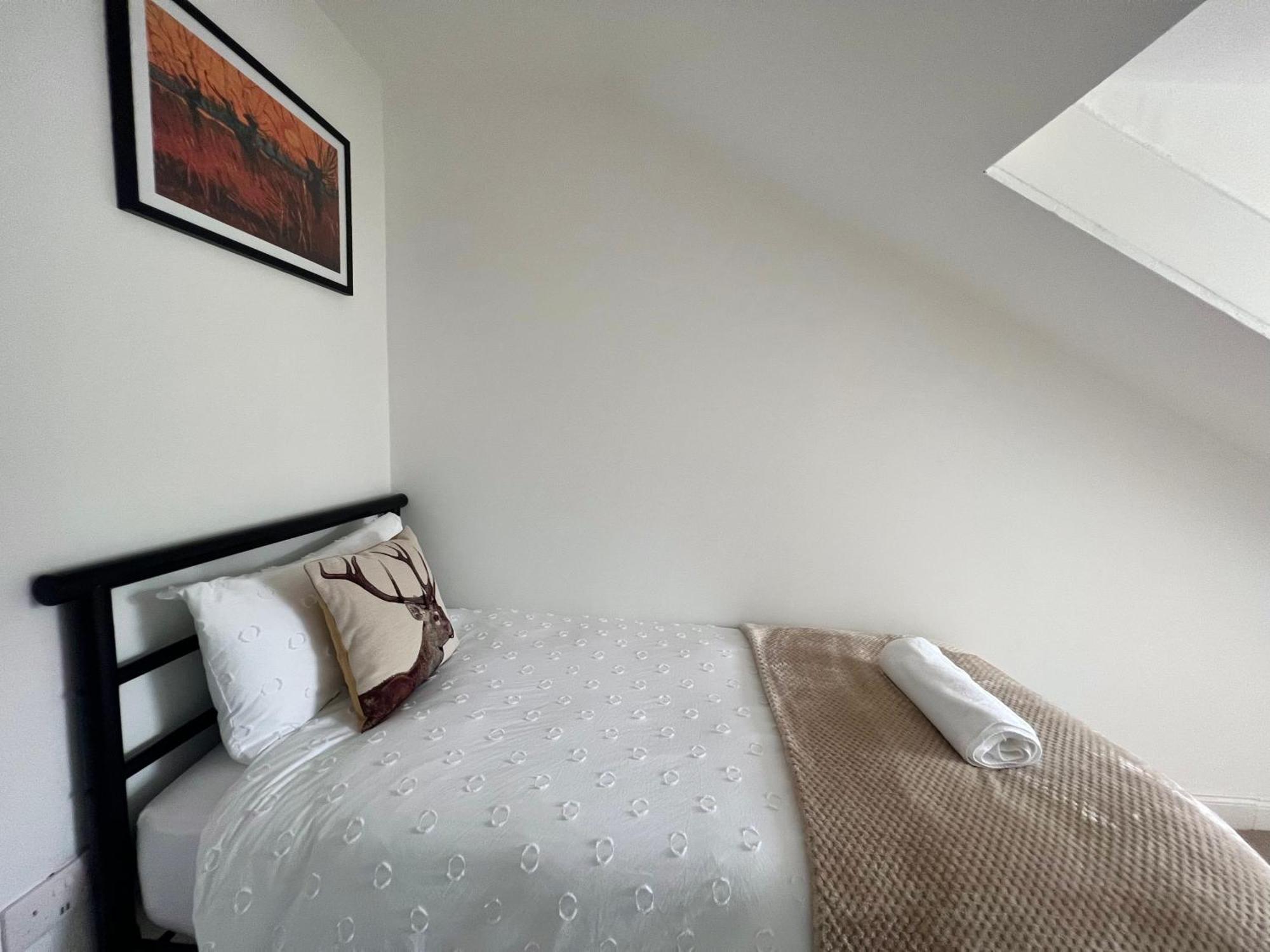 Spacious 3 Bedroom Home In Glasgow - Free Parking Екстер'єр фото