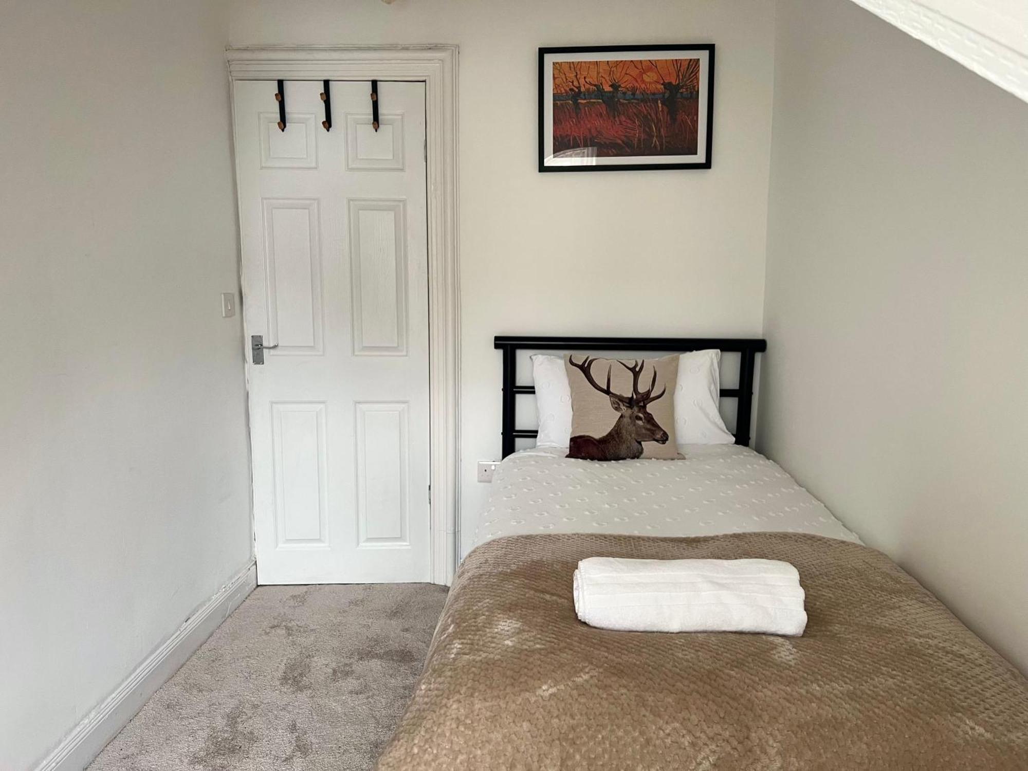 Spacious 3 Bedroom Home In Glasgow - Free Parking Екстер'єр фото