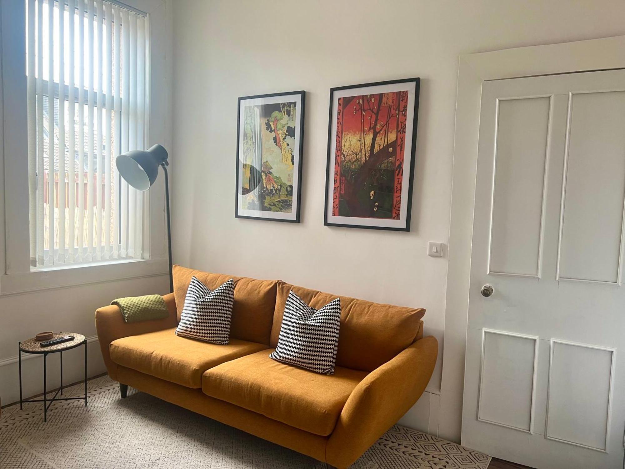 Spacious 3 Bedroom Home In Glasgow - Free Parking Екстер'єр фото