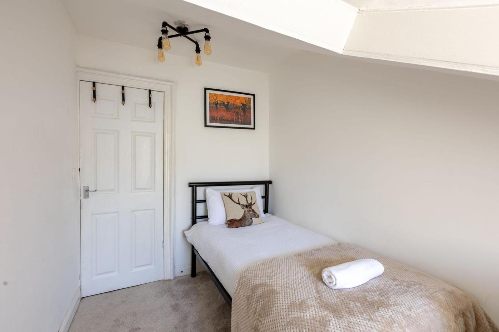 Spacious 3 Bedroom Home In Glasgow - Free Parking Екстер'єр фото