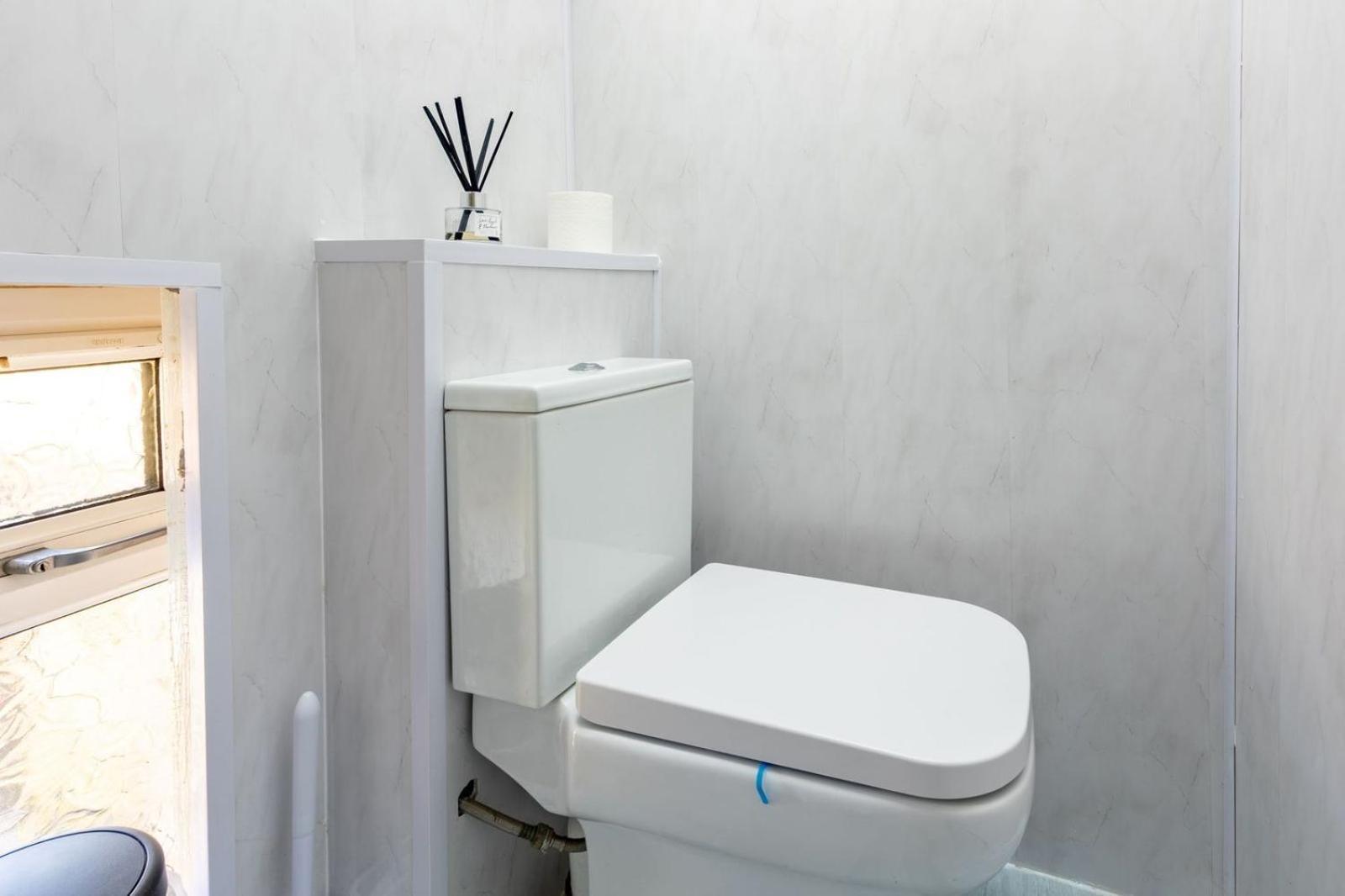 Spacious 3 Bedroom Home In Glasgow - Free Parking Екстер'єр фото