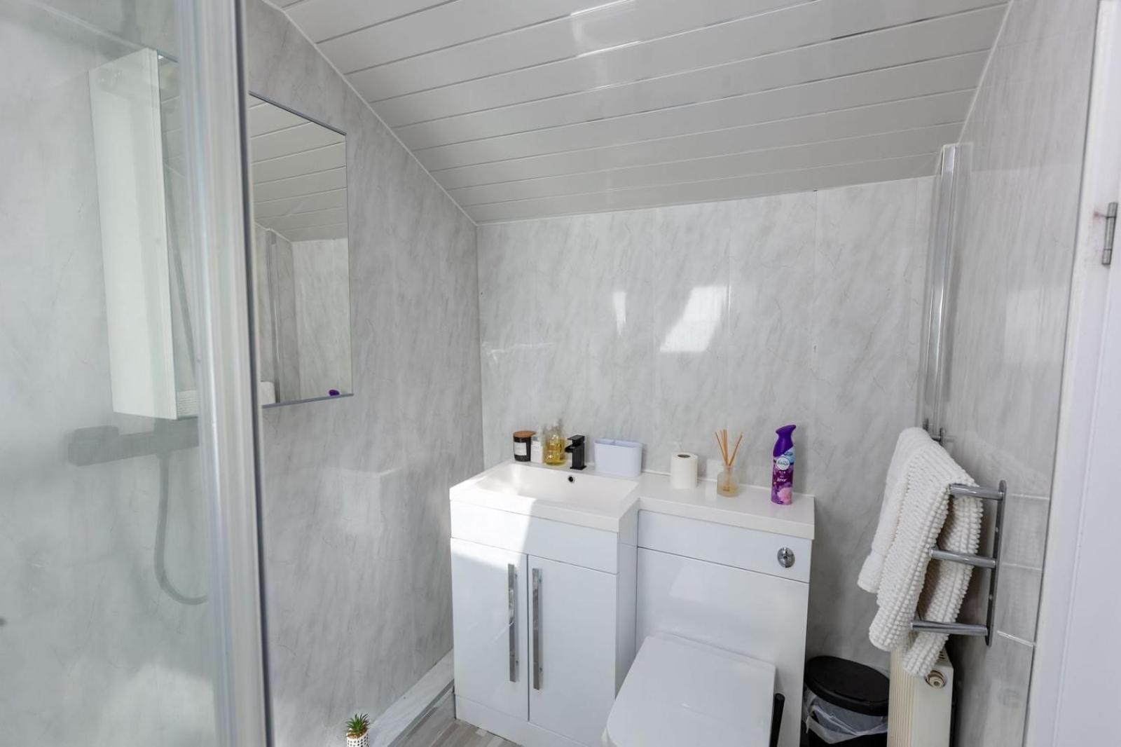 Spacious 3 Bedroom Home In Glasgow - Free Parking Екстер'єр фото