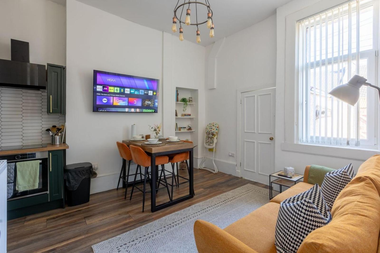Spacious 3 Bedroom Home In Glasgow - Free Parking Екстер'єр фото