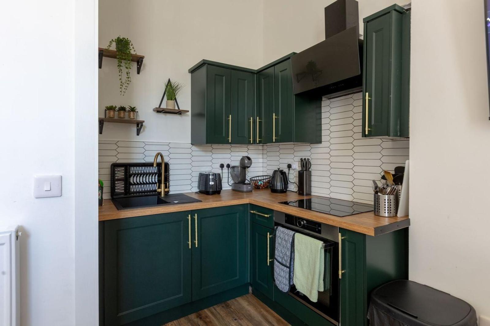 Spacious 3 Bedroom Home In Glasgow - Free Parking Екстер'єр фото