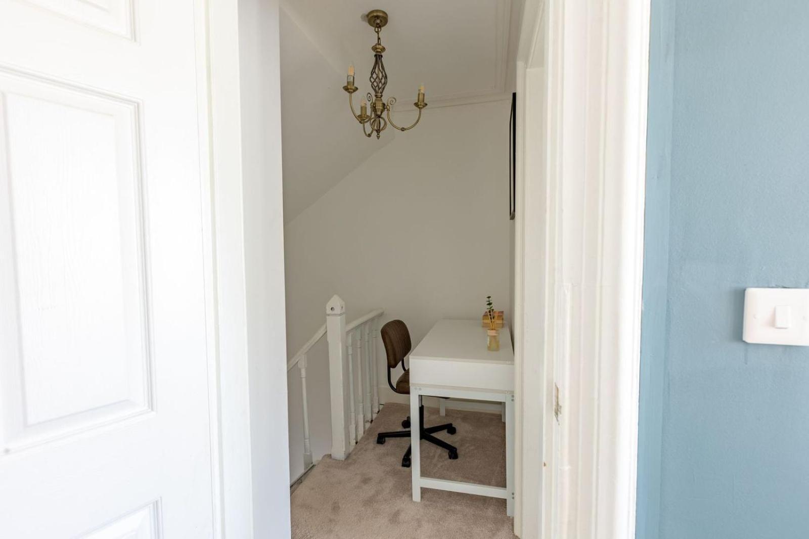 Spacious 3 Bedroom Home In Glasgow - Free Parking Екстер'єр фото