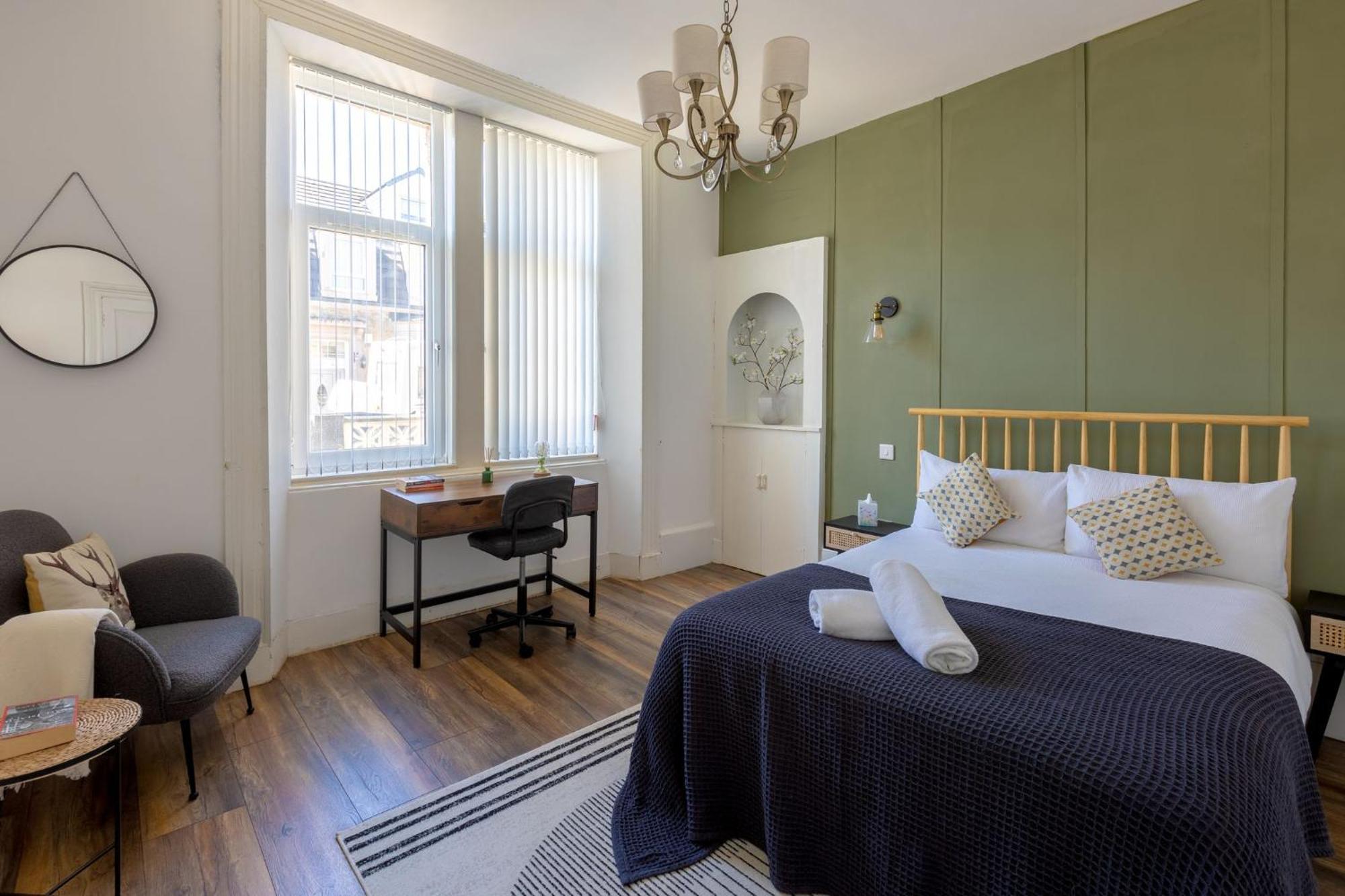 Spacious 3 Bedroom Home In Glasgow - Free Parking Екстер'єр фото